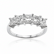 טבעת שורה משובצת יהלומי מעבדה - פרינסס